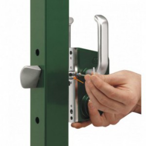 Serrure Locinox pour portail coulissant - pour tube de 100mm - verte